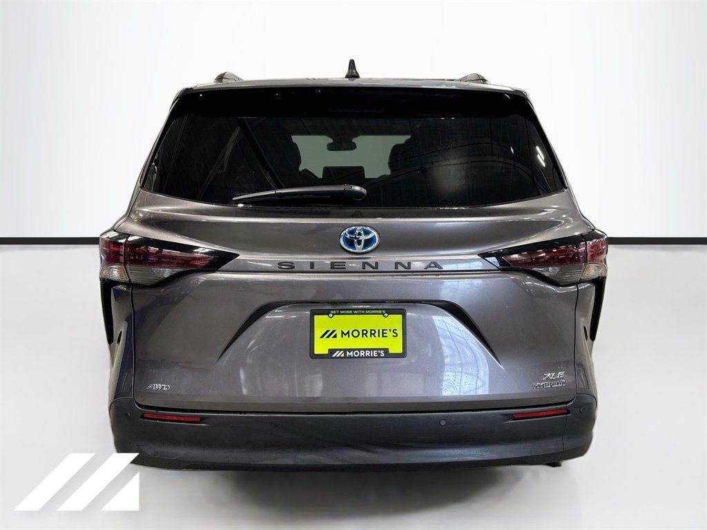 Used 2024 Toyota Sienna XLE AWD/4WD image 6