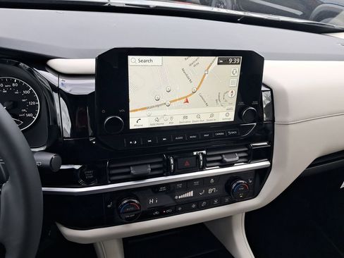 New 2025 Nissan Pathfinder SL w/ SL Premium Package image 18