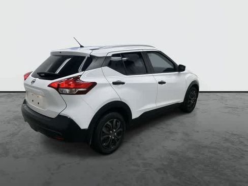 Used 2019 Nissan Kicks S FWD image 4