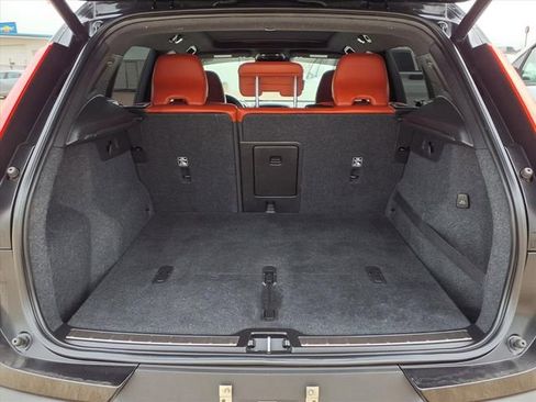 Used 2019 Volvo XC40 T5 Inscription image 12