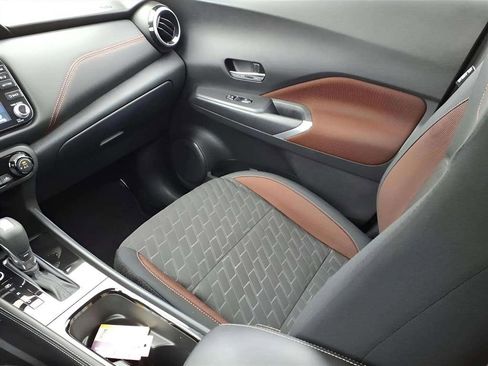 Used 2024 Nissan Kicks SR image 12