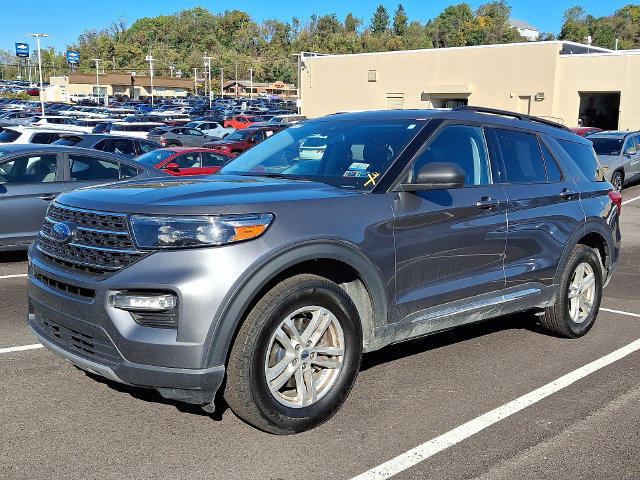 Used 2022 Ford Explorer XLT w/ Equipment Group 202A AWD/4WD image 3