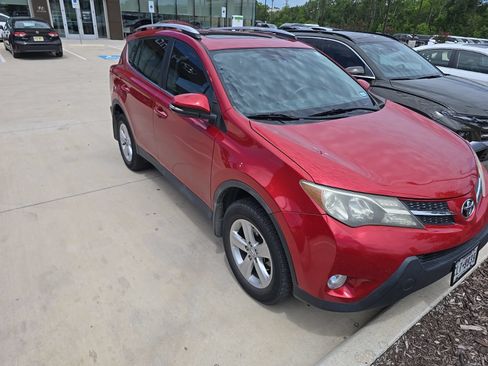 Used 2013 Toyota RAV4 XLE FWD image 2