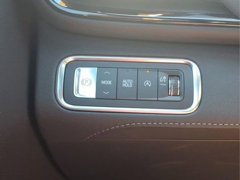 Used 2025 Buick Enclave Preferred FWD image 15