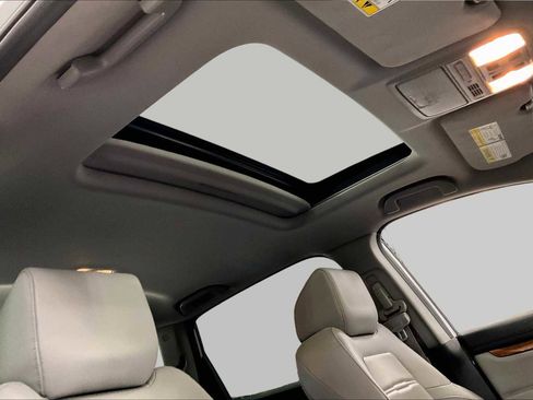 Used 2017 Honda CR-V Touring image 14