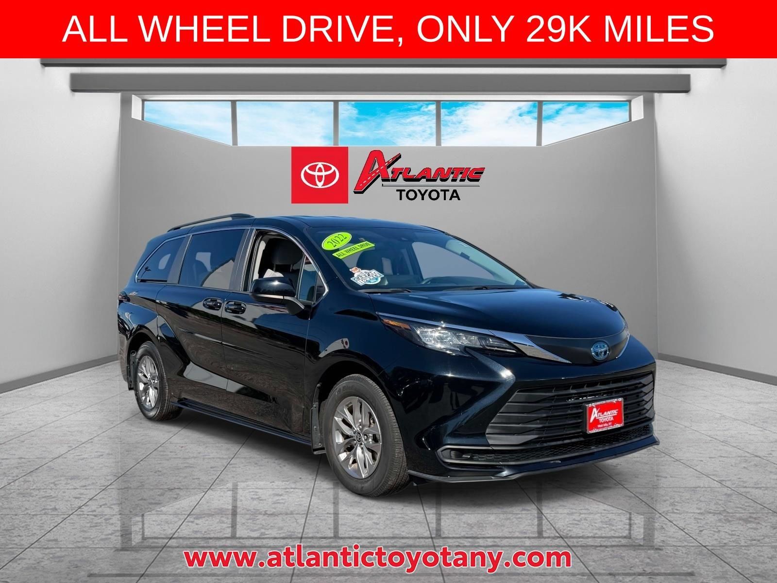 Used 2022 Toyota Sienna LE AWD/4WD image 1