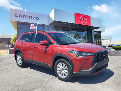 Used 2023 Toyota Corolla Cross LE image 3