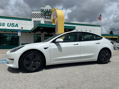 Used 2021 Tesla Model 3 Standard Range Plus RWD image 2