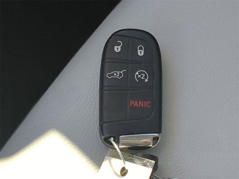 Used 2020 Jeep Compass Latitude w/ Popular Equipment Group image 28