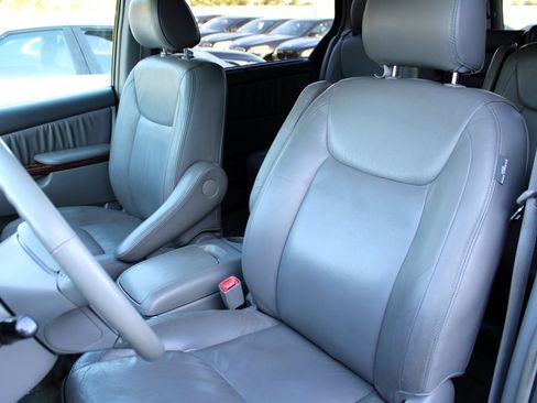 Used 2005 Toyota Sienna XLE image 14