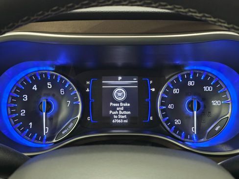 Used 2022 Chrysler Voyager LX image 7