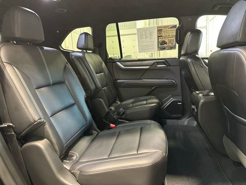 Used 2025 GMC Acadia Elevation w/ Elevation Premium Package image 33