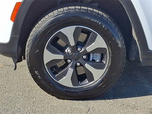 Used 2024 Jeep Grand Cherokee Limited 4xe image 8