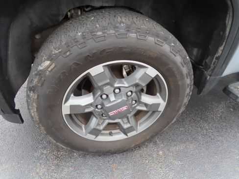 Used 2025 GMC Sierra 2500 SLE w/ SLE Value Package; AWD/4WD image 11