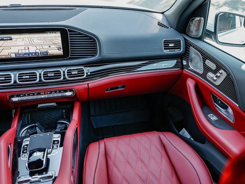 Used 2025 Mercedes-Benz Maybach GLS 600 4MATIC image 15