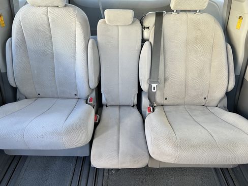 Used 2014 Toyota Sienna LE FWD image 12