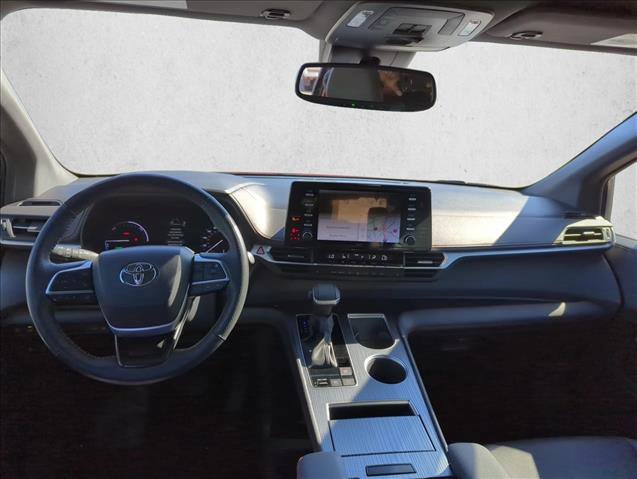 Certified 2024 Toyota Sienna XSE FWD image 24