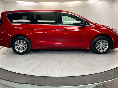Certified 2026 Chrysler Pacifica Select FWD image 6