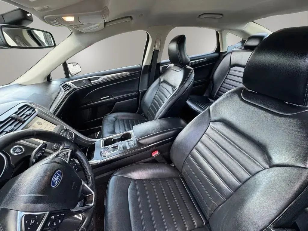 Used 2018 Ford Fusion SE w/ Equipment Group 602A FWD image 10