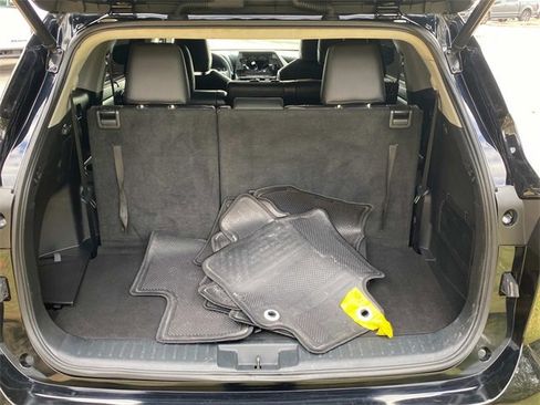 Used 2021 Toyota Highlander XLE image 27