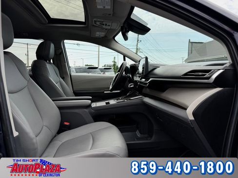 Used 2024 Toyota Sienna XLE FWD image 36