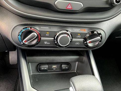 Used 2025 Kia Soul LX w/ LX Technology Package FWD image 15