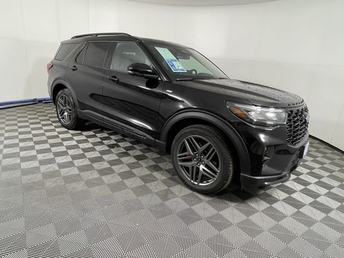 Used 2026 Ford Explorer ST-Line w/ ST-Line Street Pack AWD/4WD image 7