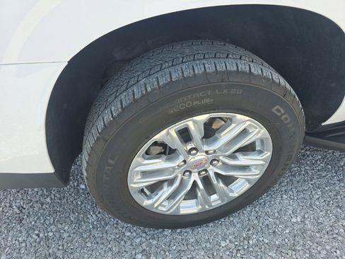 Used 2024 GMC Yukon XL SLT AWD/4WD image 7