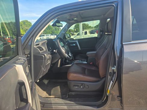 Used 2023 Toyota 4Runner Limited AWD/4WD image 7