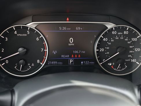 Used 2025 Nissan Altima 2.5 SV image 17