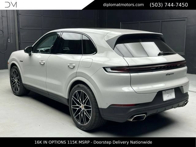 Used 2025 Porsche Cayenne E-Hybrid AWD/4WD image 5