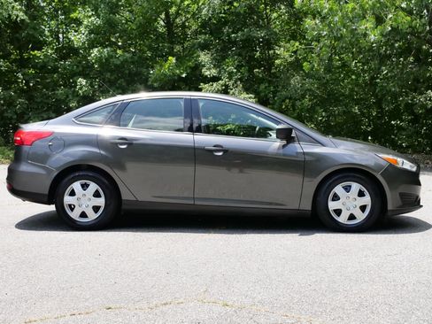Used 2018 Ford Focus S FWD image 34