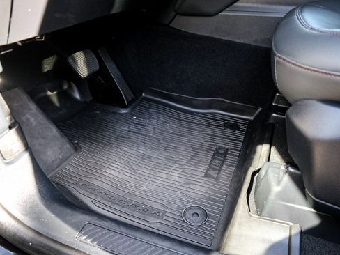 Used 2025 Ford Explorer Active w/ Active Comfort Package image 17