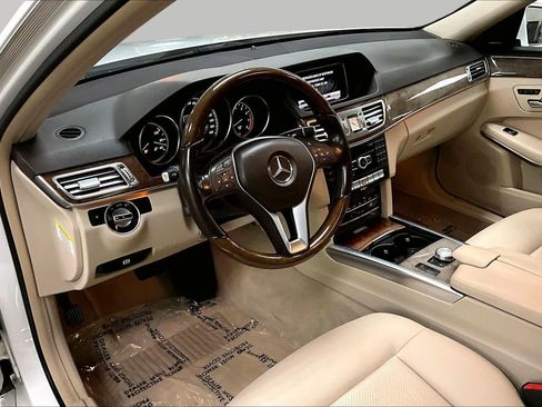 Used 2014 Mercedes-Benz E 350 4MATIC Sedan image 17