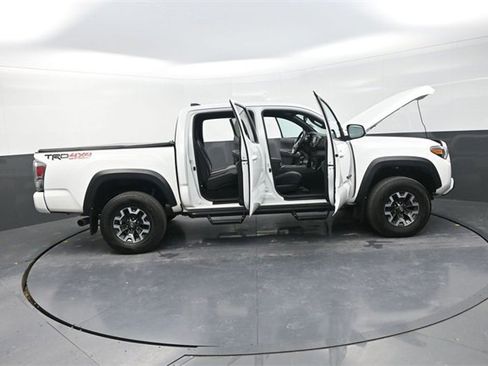 Used 2020 Toyota Tacoma TRD Off-Road image 42