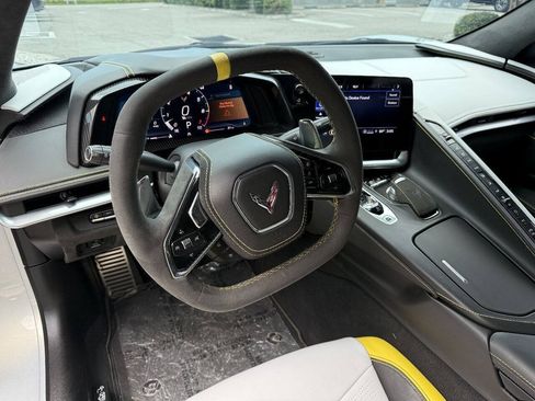 Used 2021 Chevrolet Corvette Stingray Premium Conv w/ Z51 Performance Package RWD image 18