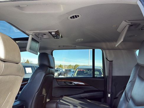 Used 2017 Cadillac Escalade ESV Luxury image 28