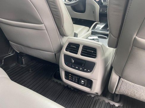Used 2018 Honda Pilot Touring image 16