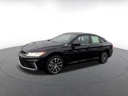 Used 2025 Volkswagen Jetta SE image 8