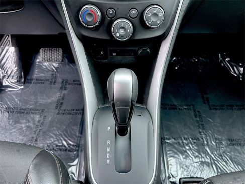 Used 2018 Chevrolet Trax LT w/ LT Convenience Package image 14