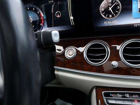 Used 2019 Mercedes-Benz E 300 4MATIC image 29