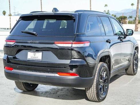 New 2026 Jeep Grand Cherokee Altitude image 7