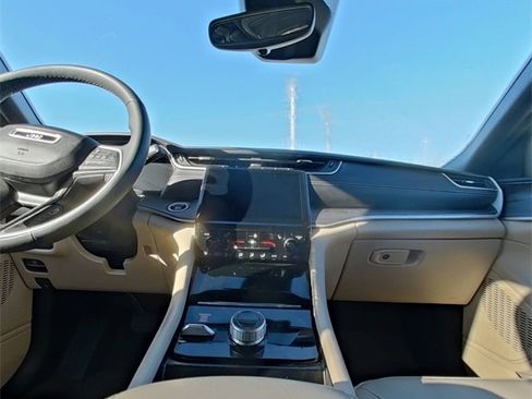 Used 2024 Jeep Grand Cherokee L Limited image 27