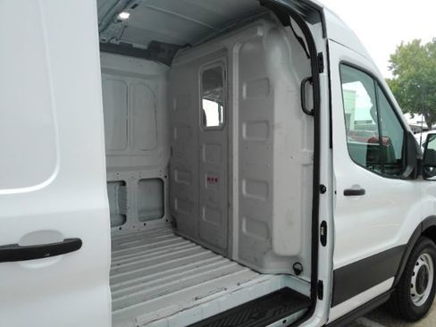 Used 2025 Ford Transit 250 148 Medium Roof RWD image 18