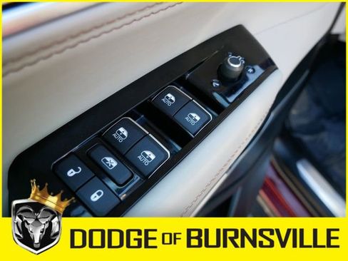 Used 2023 Jeep Grand Wagoneer Series II AWD/4WD image 18