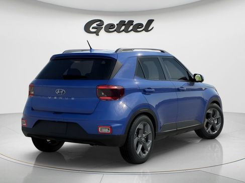 Used 2025 Hyundai Venue Limited FWD image 4