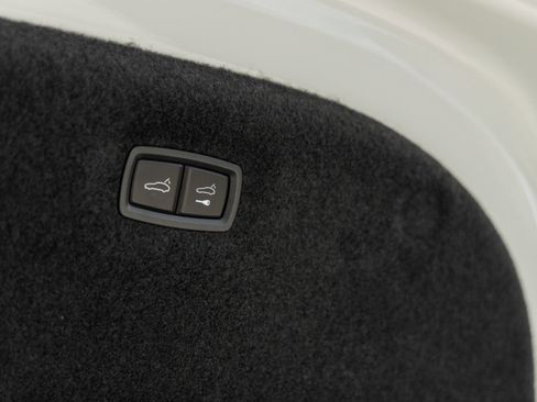 Certified 2025 Porsche Taycan image 28