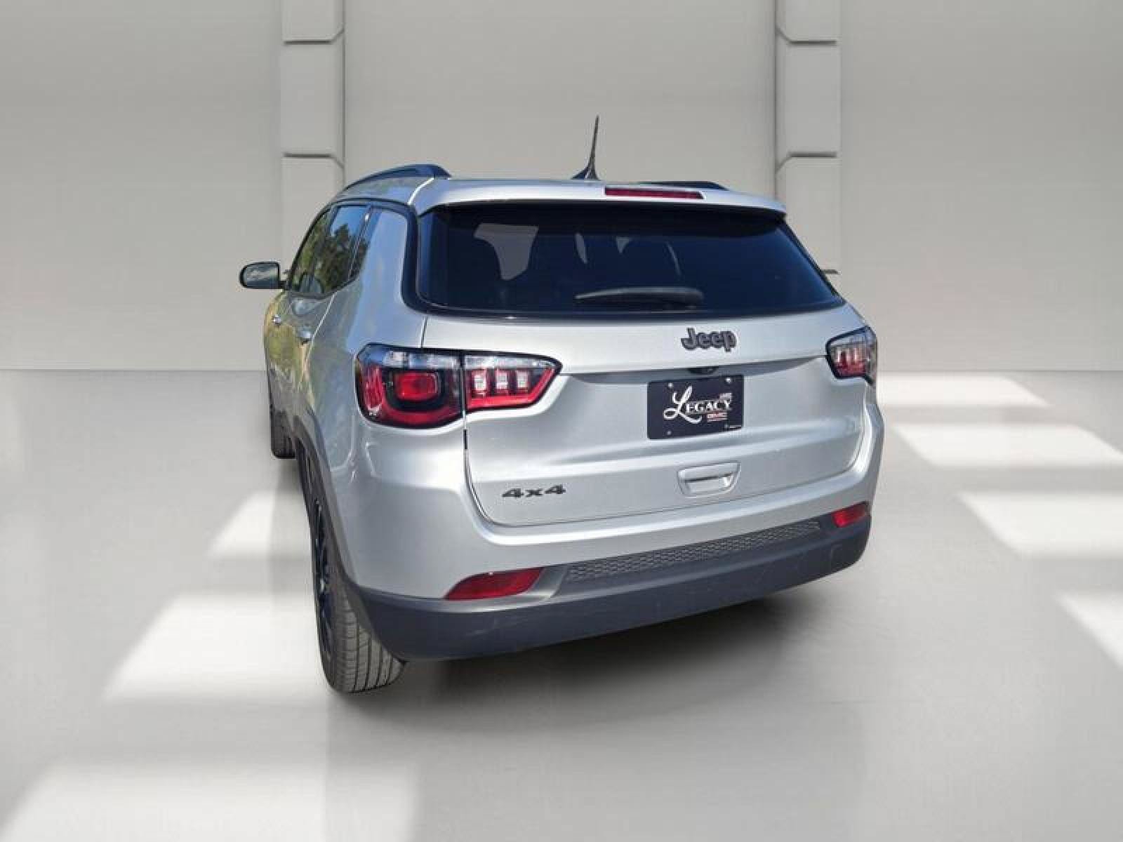 Used 2025 Jeep Compass Latitude w/ Altitude Special Edition AWD/4WD image 5
