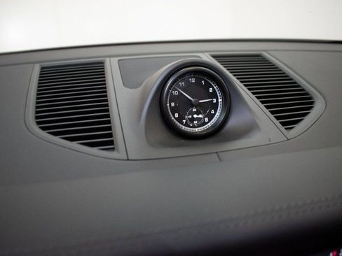 Certified 2025 Porsche Macan image 27