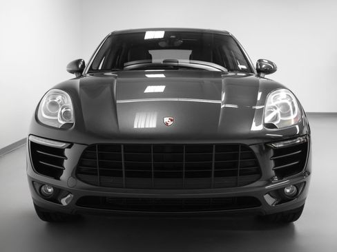 Certified 2017 Porsche Macan AWD/4WD image 8